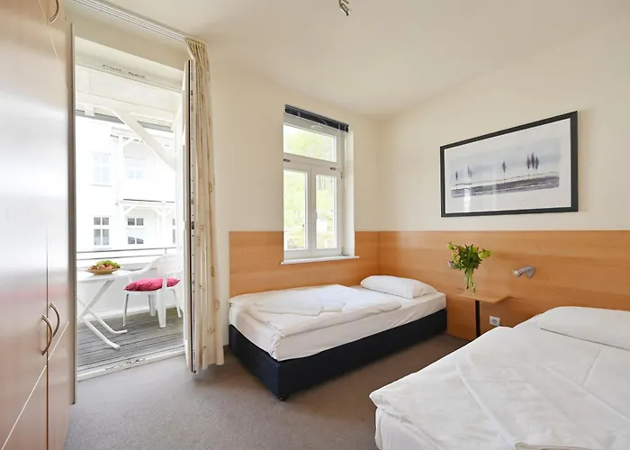 10 Celia Apartment *